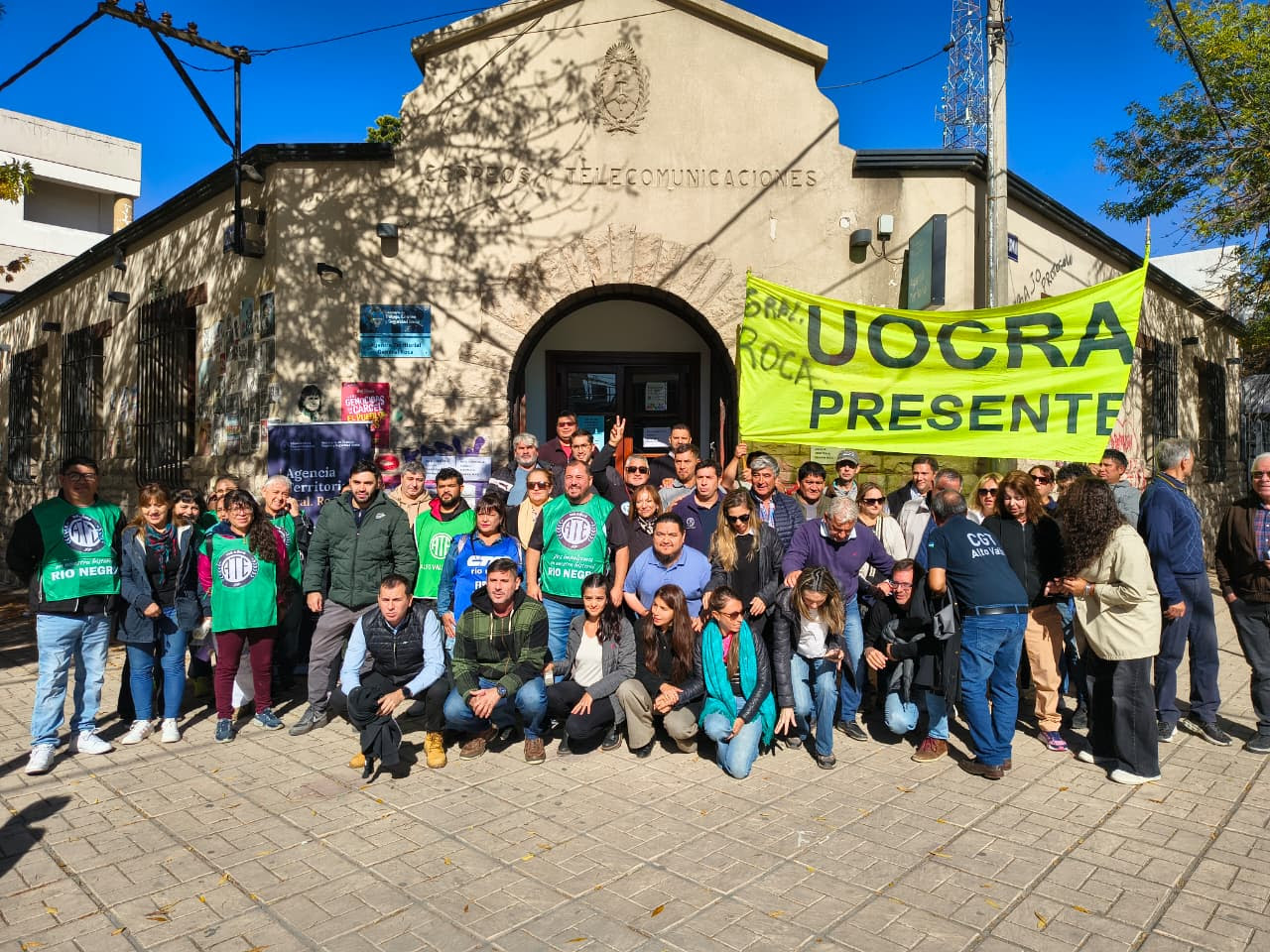 Protesta por el cierre de la sede de Trabajo de Nación en Roca.