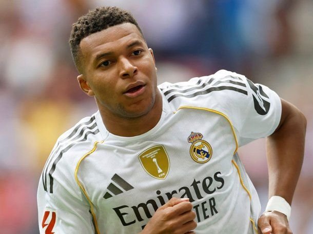 Real Madrid confirmó que Kylian Mbappé sufrió un esguince en la rodilla izquierda