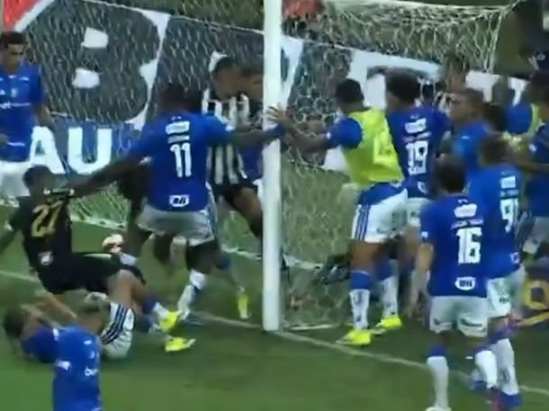 Video: batalla campal entre Cruzeiro y Atlético Mineiro con argentinos como protagonistas