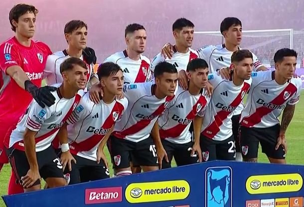 De lujo y en dólares: los autos que manejan las figuras de River y cuánto cuestan