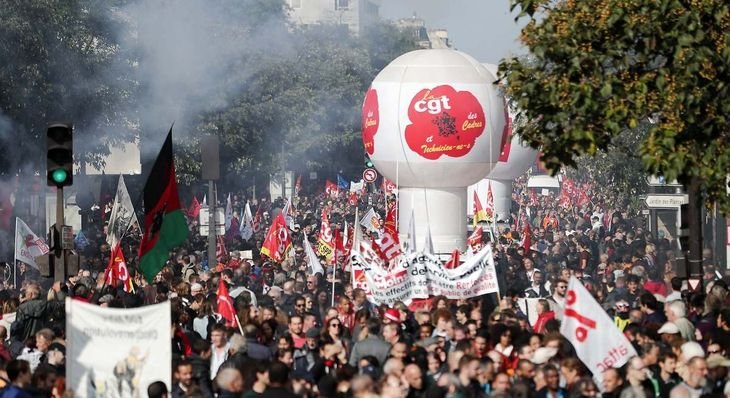 Organizaciones como la CGT y la CFDT cuestionaron con dureza la propuesta. Organizaciones como la CGT y la CFDT cuestionaron con dureza la propuesta.