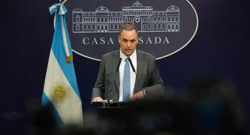 Nuevos documentos complican a Adorni: otra hipoteca, dos mujeres y un préstamo en dólares bajo la lupa