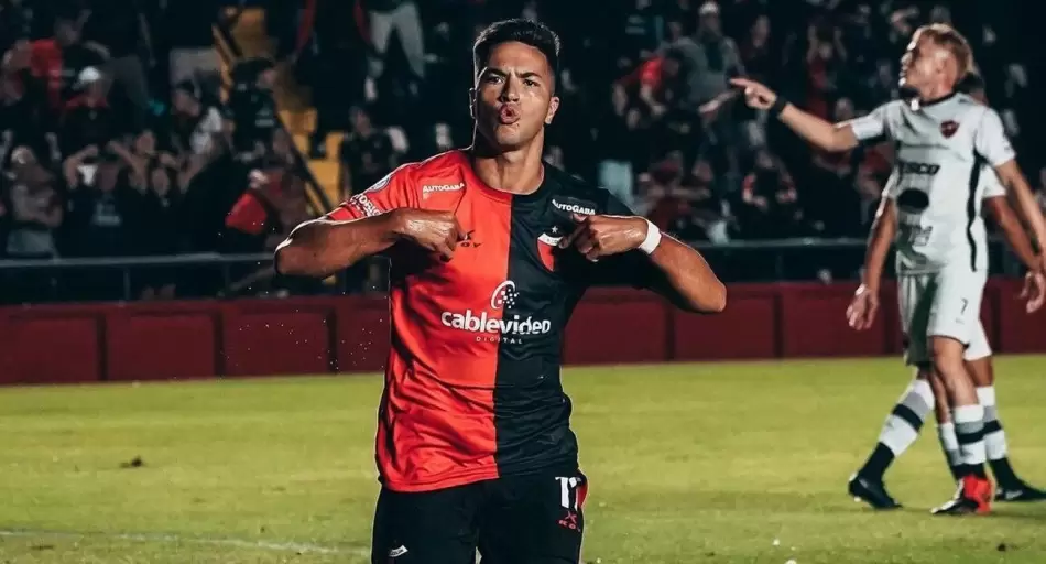 Un jugador del fútbol argentino blanqueó su homosexualidad en medio de una entrevista: «Es un amor irracional»