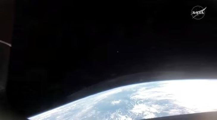La Tierra, momentos antes del reingreso de la nave Orión.