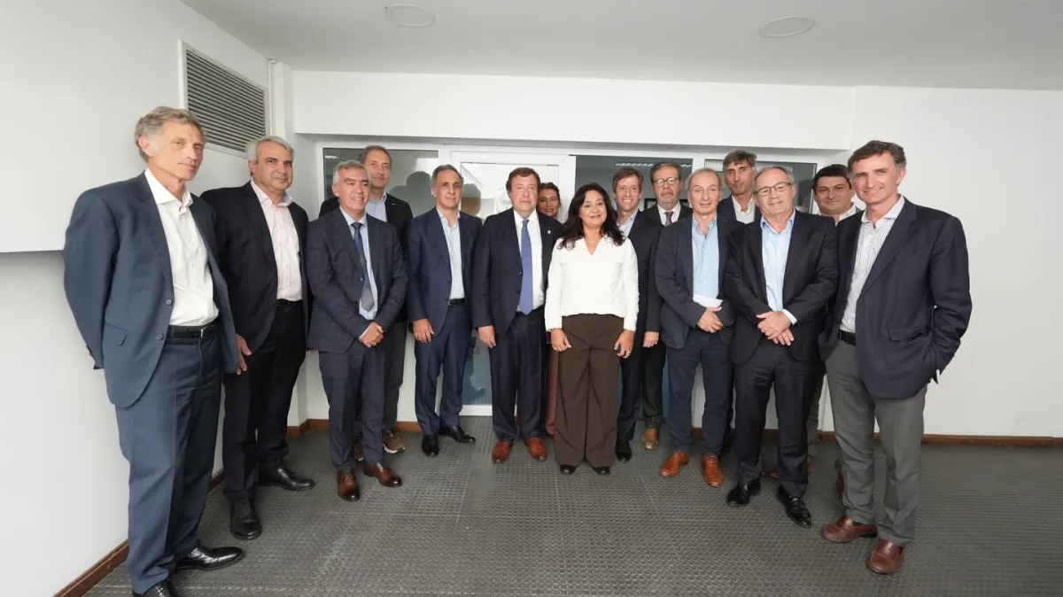 Weretilneck firmó el acuerdo con los consorcios que abrirán la exportación de GNL por Río Negro: cuáles serán los ingresos para la Provincia