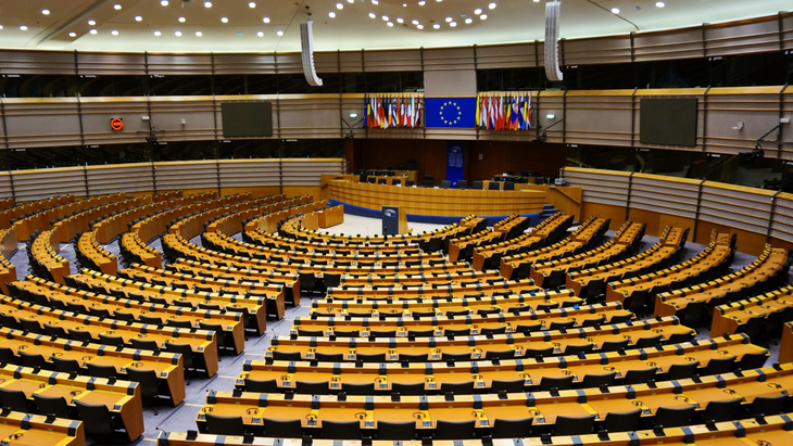 La Eurocámara aprobó este martes la medida con una mayoría contundente (447 votos a favor), intentando subsanar una ausencia notable en la legislación comunitaria.