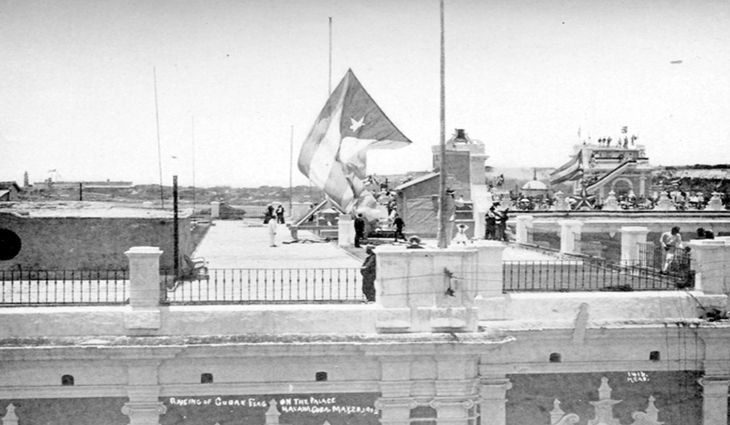 El 20 de mayo de 1902 fue proclamada oficialmente la República de Cuba tras la ocupación militar estadounidense.