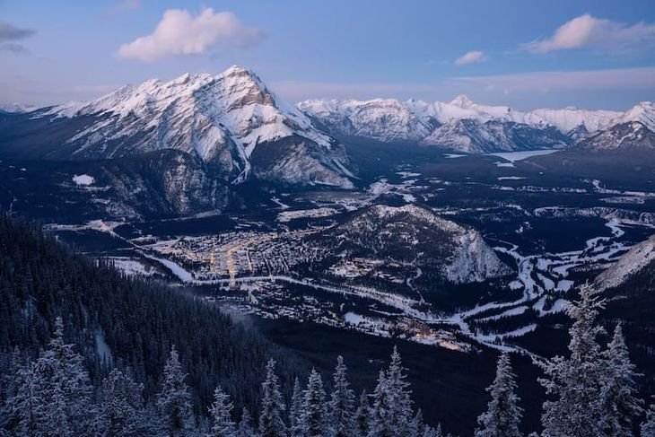 Comunidades originarias advirtieron que una eventual secesión podría violar tratados protegidos por la Constitución, mientras que expertos señalan dificultades estructurales para una Alberta independiente, especialmente por su dependencia de infraestructuras que atraviesan el resto del país. Comunidades originarias advirtieron que una eventual secesión podría violar tratados protegidos por la Constitución, mientras que expertos señalan dificultades estructurales para una Alberta independiente, especialmente por su dependencia de infraestructuras que atraviesan el resto del país.