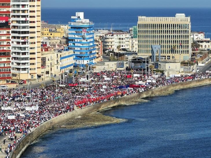 Desfile del Día del Trabajador en La Habana, Cuba. 