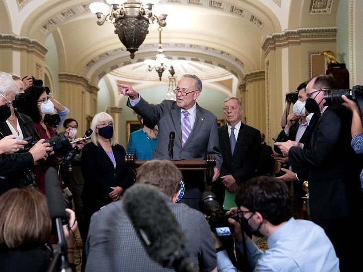 Chuck Schumer cuestionó el gasto millonario y prometió bloquear el proyecto impulsado por Trump.