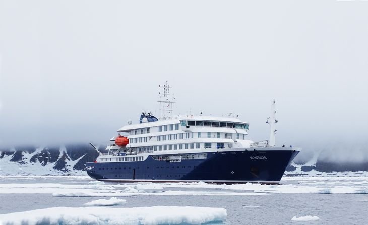 El brote de hantavirus detectado en el MV Hondius afectó al menos a siete personas y provocó tres muertes, incluida la de una pasajera alemana.