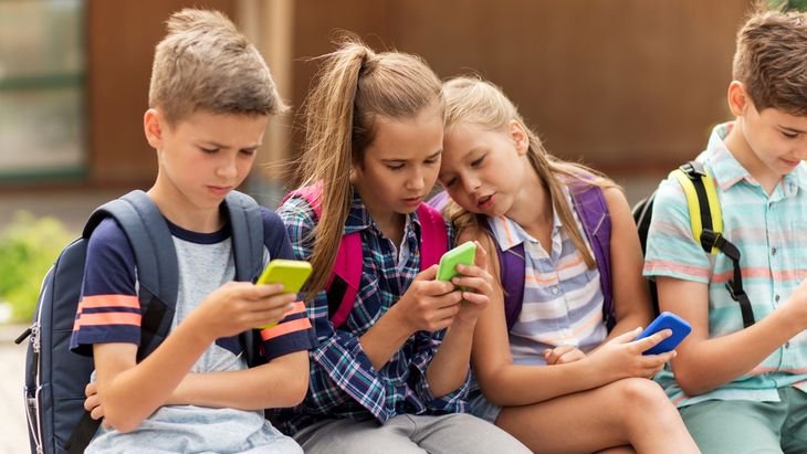 La compañía busca responder a las denuncias que recibió en los últimos meses por los peligros a los que someten a los niños sus redes sociales. La compañía busca responder a las denuncias que recibió en los últimos meses por los peligros a los que someten a los niños sus redes sociales.