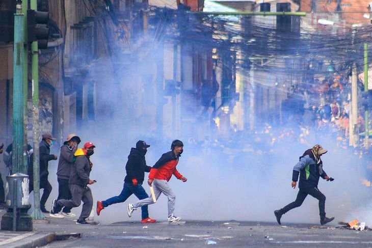 Los manifestantes de Bolivia piden la renuncia de Rodrigo Paz.