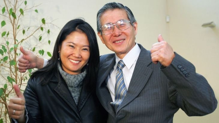 Lejos de alejarse de su imagen, Keiko revindica el legado de su padre, Alberto Fujimori.