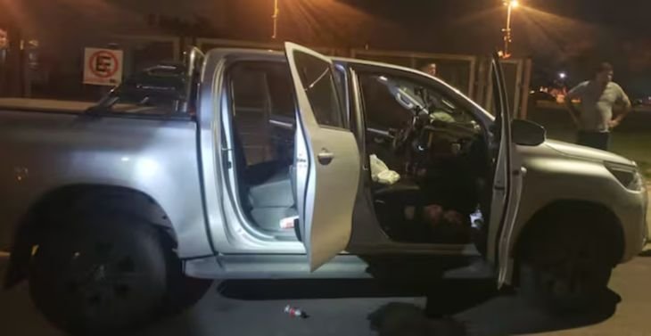 Paraguay: la camioneta en la que viajaban el detenido y la adolescente. 