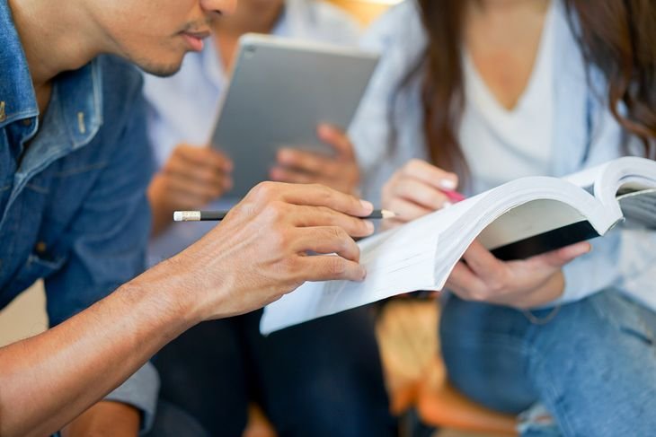 La permanencia de estudiantes extranjeros no podrá superar los cuatro años en EEUU. La permanencia de estudiantes extranjeros no podrá superar los cuatro años en EEUU.