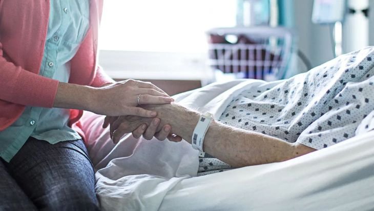 En Francia el derecho está reservado a los adultos que padezcan una enfermedad incurable o físicamente dolorosa, siempre que lo necesiten En Francia el derecho está reservado a los adultos que padezcan una enfermedad incurable o físicamente dolorosa, siempre que lo necesiten