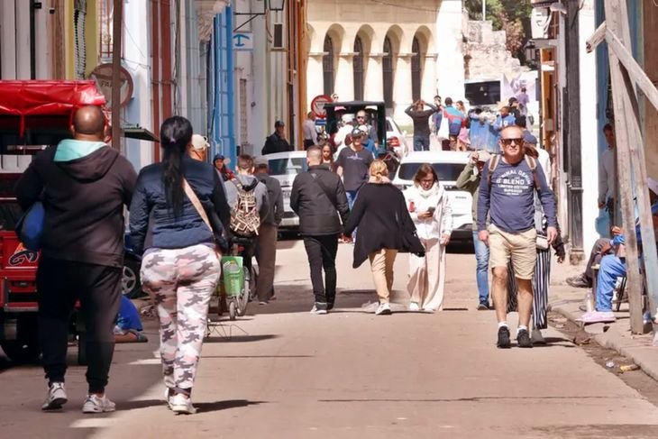 Los decretos buscan impulsar la producción, atraer inversiones, promover exportaciones y mejorar la calidad de vida.
