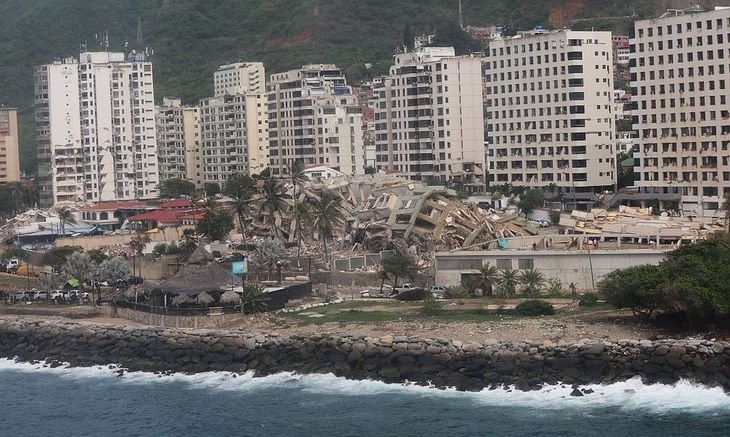 Los muertos por los terremotos ya son más de 2.500.