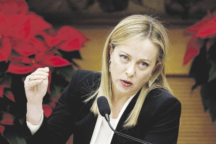 Giorgia Meloni, expresó su “profundo pesar” por la muerte de la joven y pidió confiar en las autoridades suizas para esclarecer el ataque. Giorgia Meloni, expresó su “profundo pesar” por la muerte de la joven y pidió confiar en las autoridades suizas para esclarecer el ataque.