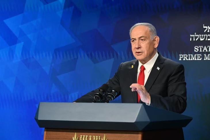Benjamin Netanyahu afirmó que las tropas israelíes no se retirarán del enclave mientras el grupo islamista conserve su capacidad militar. Hamás condicionó cualquier avance al fin de la ofensiva y a la retirada de Israel.