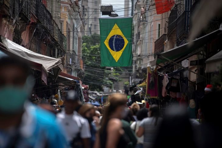 Brasil también registró avances en seguridad alimentaria, alfabetización y acceso a la educación superior.