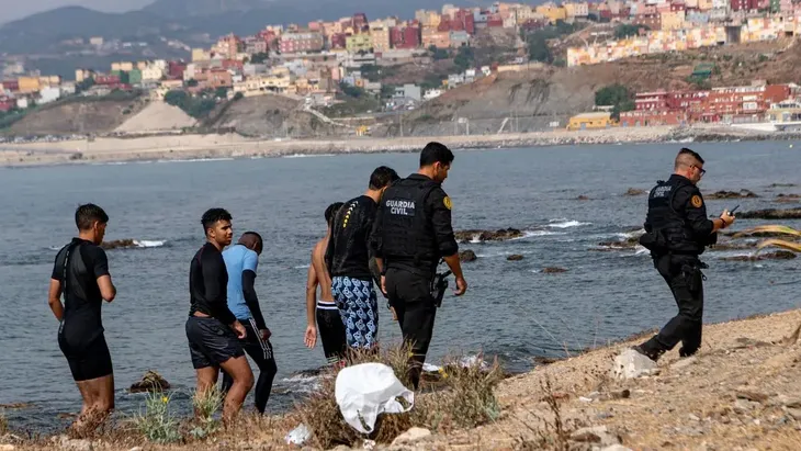 La llegada de menores migrantes impulsa a Ceuta a reclamar una redistribución territorial. La llegada de menores migrantes impulsa a Ceuta a reclamar una redistribución territorial.
