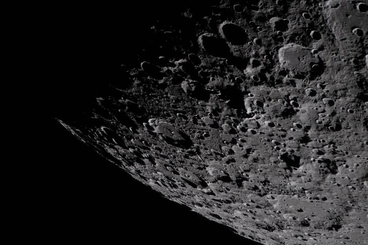 El proyecto busca determinar si las cuevas pueden servir como refugio para futuras bases humanas en el satélite natural. El proyecto busca determinar si las cuevas pueden servir como refugio para futuras bases humanas en el satélite natural.