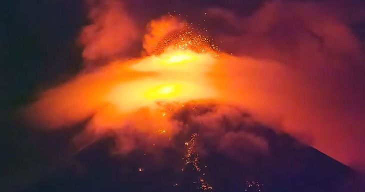 Volcán de fuego en Guatemala. Volcán de fuego en Guatemala.