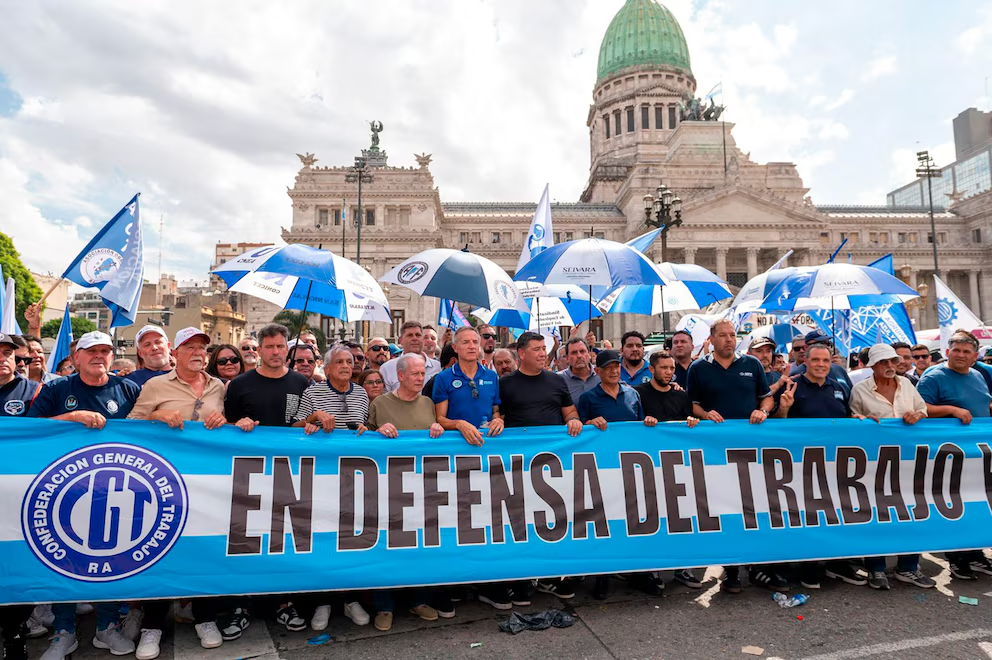 Reforma laboral: tras el acuerdo Gobierno-CGT, se destrabó la renegociación de unos 800 convenios colectivos de trabajo Reforma laboral: tras el acuerdo Gobierno-CGT, se destrabó la renegociación de unos 800 convenios colectivos de trabajo