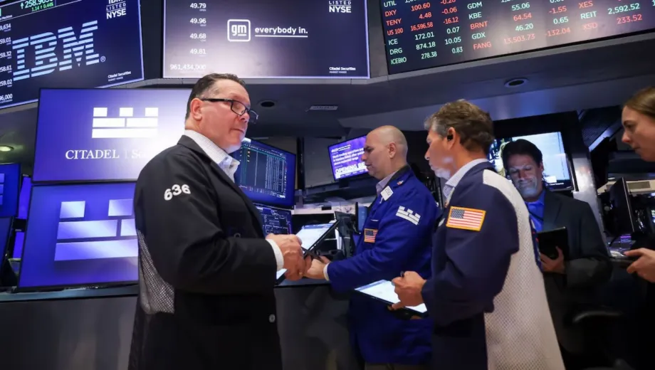 Los bonos en dólares se hundieron en Wall Street este lunes 10: el riesgo país saltó y el S&P Merval quebró una racha negativa