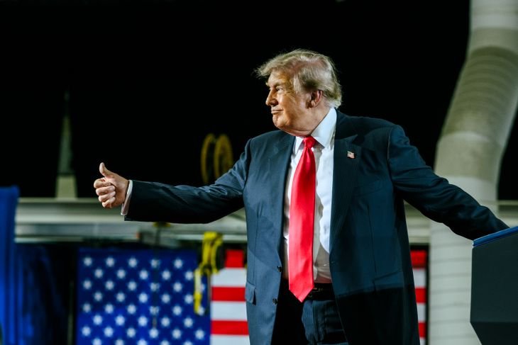 Trump argumenta que la participación generalizada de personas no ciudadanas en el voto beneficia al Partido Demócrata, a pesar de que se constatara lo contrario.