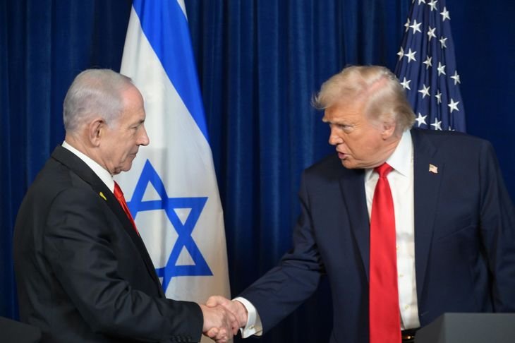 Netanyahu atraviesa además una campaña electoral mientras intenta mantener el respaldo de Trump y el apoyo de su coalición.