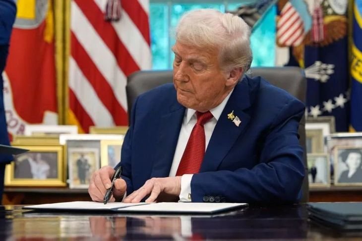 La iniciativa abrió cuestionamientos sobre la relación entre los negocios privados de Trump y su rol presidencial. La iniciativa abrió cuestionamientos sobre la relación entre los negocios privados de Trump y su rol presidencial.