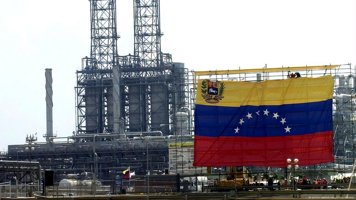 Delcy aseguró que la inversión será de más de u$s100.000 millones y que, además, otros aproximadamente u$s209.000 millones serán pagados en tributos para el Estado. Delcy aseguró que la inversión será de más de u$s100.000 millones y que, además, otros aproximadamente u$s209.000 millones serán pagados en tributos para el Estado.