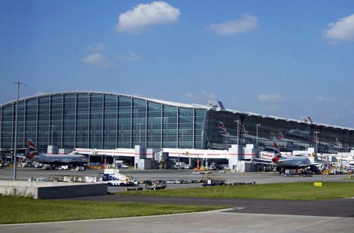 Los aeropuertos que registraron demoras fueron Heathrow, Gatwick, Luton, Stansted, Manchester, Birmingham, Belfast, Edimburgo, East Midlands y Jersey. Los aeropuertos que registraron demoras fueron Heathrow, Gatwick, Luton, Stansted, Manchester, Birmingham, Belfast, Edimburgo, East Midlands y Jersey.