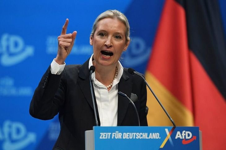 La AfD en Sajonia-Anhalt fue calificada de "extremista de derecha" por los servicios de inteligencia alemanes y el partido prometió una ofensiva de "deportación y remigración". La AfD en Sajonia-Anhalt fue calificada de "extremista de derecha" por los servicios de inteligencia alemanes y el partido prometió una ofensiva de "deportación y remigración".