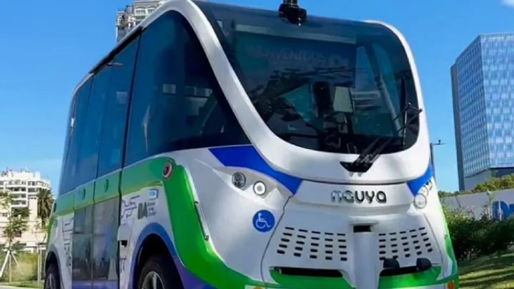 El bus del ITBA que circula dentro del Parque de la Innovación. El bus del ITBA que circula dentro del Parque de la Innovación.