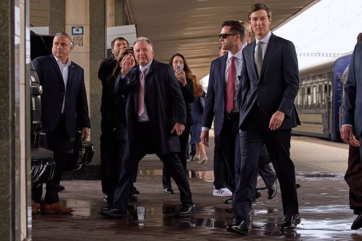 La visita se produjo un día después de que Witkoff y Kushner se reunieran con el presidente ruso, Vladímir Putin, en Moscú. La visita se produjo un día después de que Witkoff y Kushner se reunieran con el presidente ruso, Vladímir Putin, en Moscú.