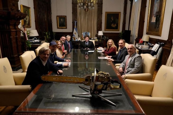 Participaron de la reunión altos ejecutivos de la firma, entre ellos David Feinstein, responsable de Finanzas, Comercio Global y Mercados; Karen Steakley, a cargo de Políticas Públicas y Desarrollo de Negocios; y Stephan Spazier, líder del área de Nuevos Mercados. Participaron de la reunión altos ejecutivos de la firma, entre ellos David Feinstein, responsable de Finanzas, Comercio Global y Mercados; Karen Steakley, a cargo de Políticas Públicas y Desarrollo de Negocios; y Stephan Spazier, líder del área de Nuevos Mercados.