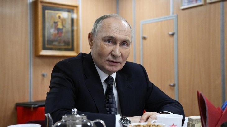 Vladímir Putin vinculó la participación electoral con el respaldo a las fuerzas rusas que combaten en Ucrania. Vladímir Putin vinculó la participación electoral con el respaldo a las fuerzas rusas que combaten en Ucrania.