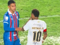 Neymar fue expulsado por taparse la boca y trató de «idiota» a su rival