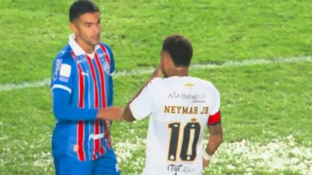 Neymar fue expulsado por taparse la boca y trató de «idiota» a su rival