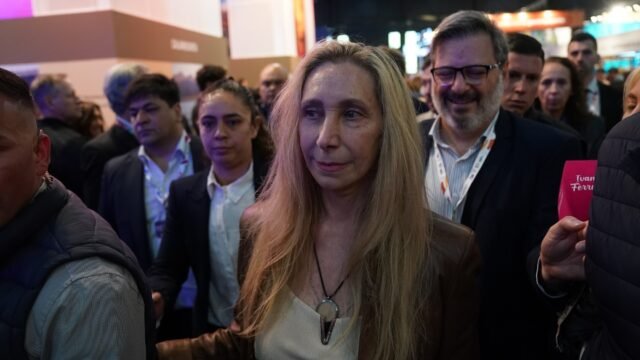 Javier Milei y sus medidas, EN VIVO: Karina Milei, Santilli y Luis Caputo viajan a Rosario para impulsar las inversiones RIGI