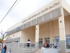 Llegó al país para estudiar Medicina y hoy escribe su historia en un hospital rionegrino