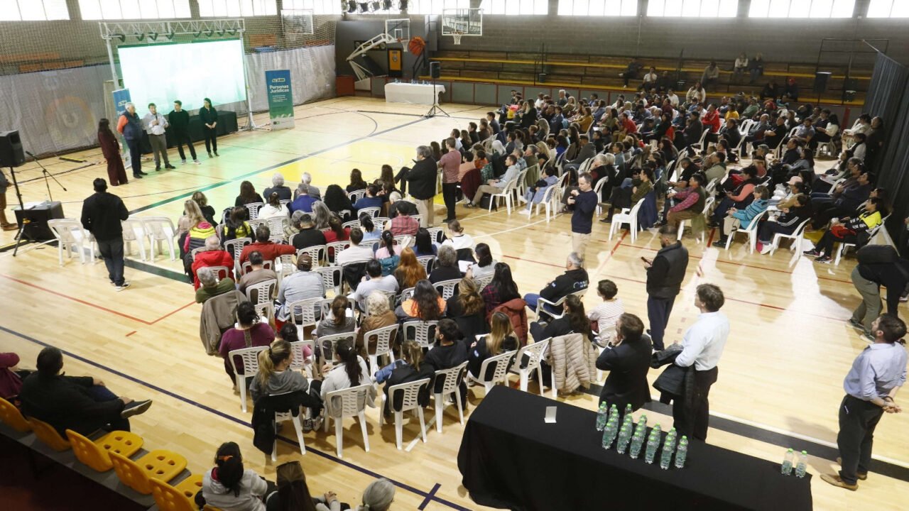 Weretilneck y Cortés acompañaron a más de 100 asociaciones civiles de Bariloche