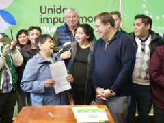 Weretilneck anunció que la Provincia terminará 155 viviendas del Procrear abandonadas por Nación en Bariloche