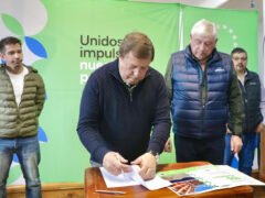 Weretilneck confirmó más obras de agua y cloacas para más de 1500 familias de Bariloche