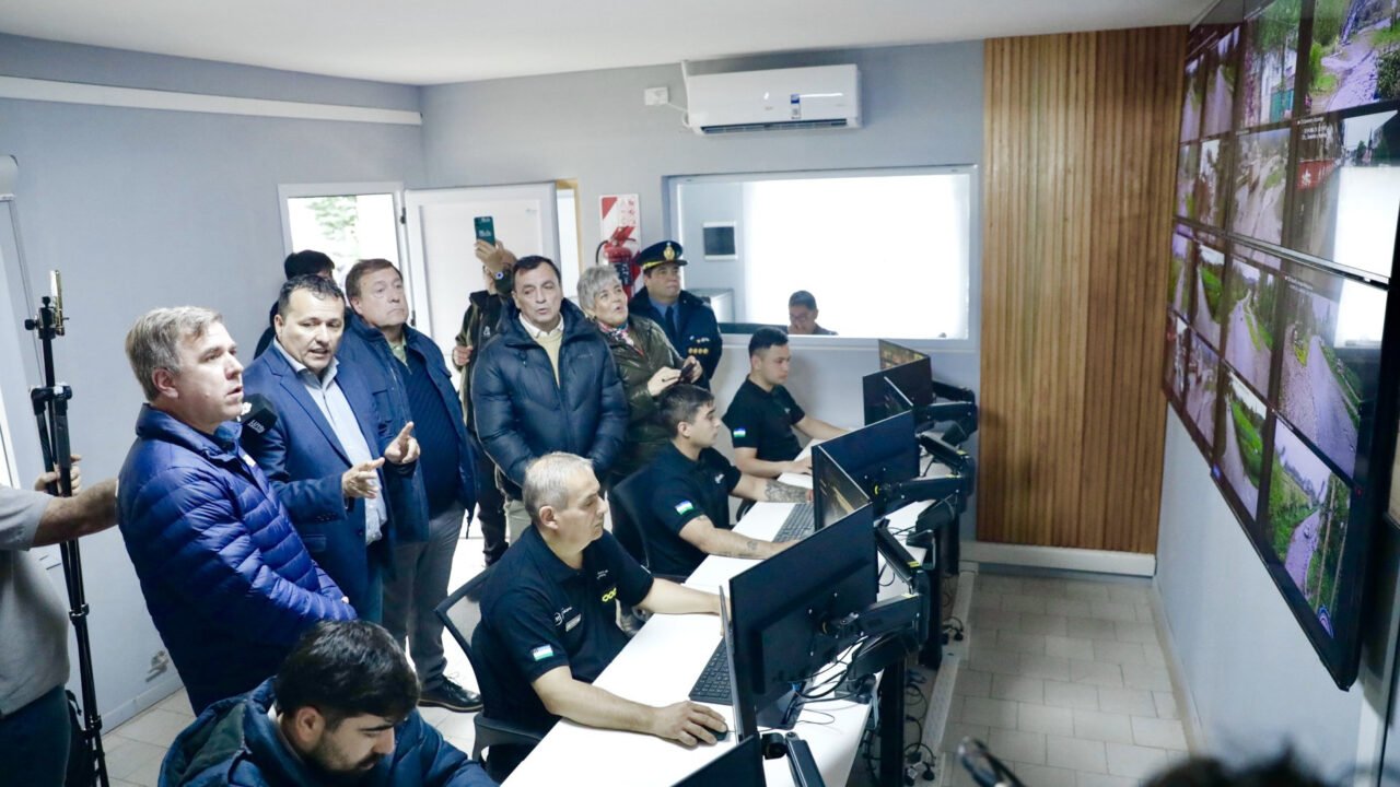 El Bolsón suma seguridad: Weretilneck inauguró el renovado y moderno Centro de Monitoreo inteligente