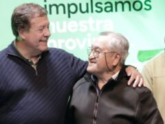 Weretilneck anunció que Río Negro terminará las 240 viviendas del Procrear en El Bolsón
